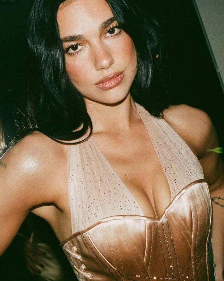 Dua Lipa in concert in Paris.