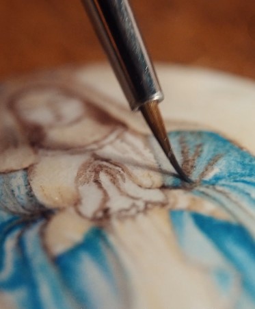 DG7-26 J hand painting the madonna.jpg