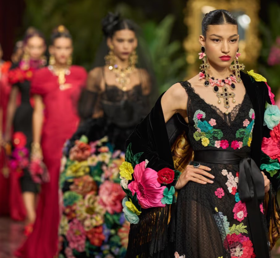 DG7-26 Women runway.jpg