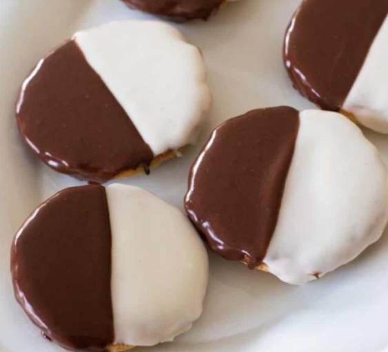 Summer Shopping in NYC: Top Designer Fashions, Stunning Jewelry, Luxury Accessories & Fabulous Eco-Friendly Surprises 98 SHNY-26 LA black and white cookies Moy sta.jpg