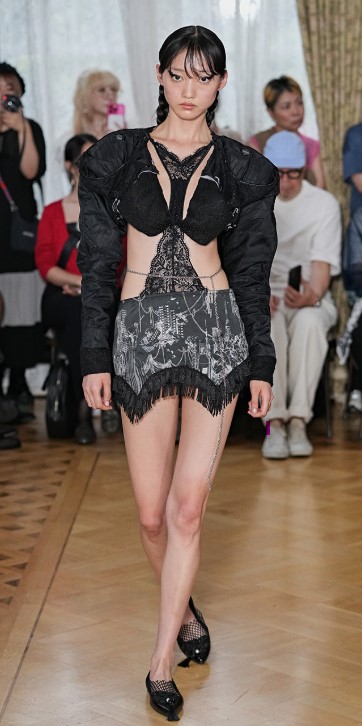 TOKSS27 EN litttle blk outfit.jpg