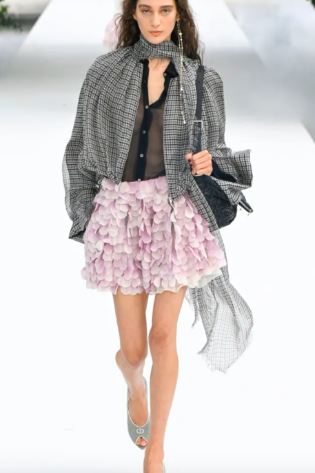 PARIS FASHION WEEK SPRING/SUMMER 2027 26 word image 137761 26