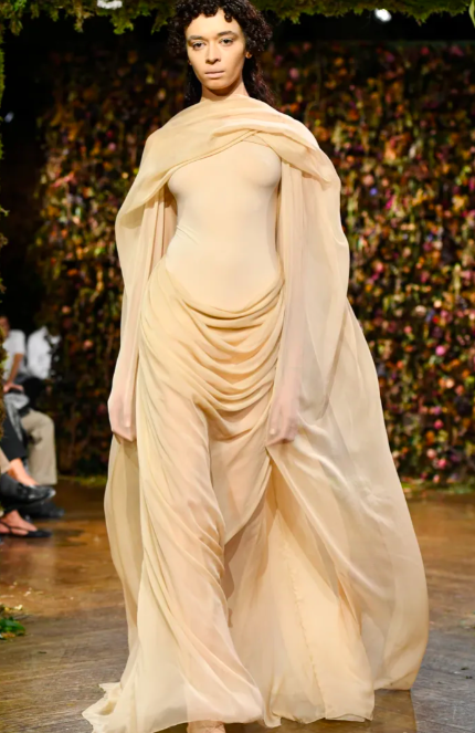 PARIS FASHION WEEK SPRING/SUMMER 2027 33 word image 137761 33