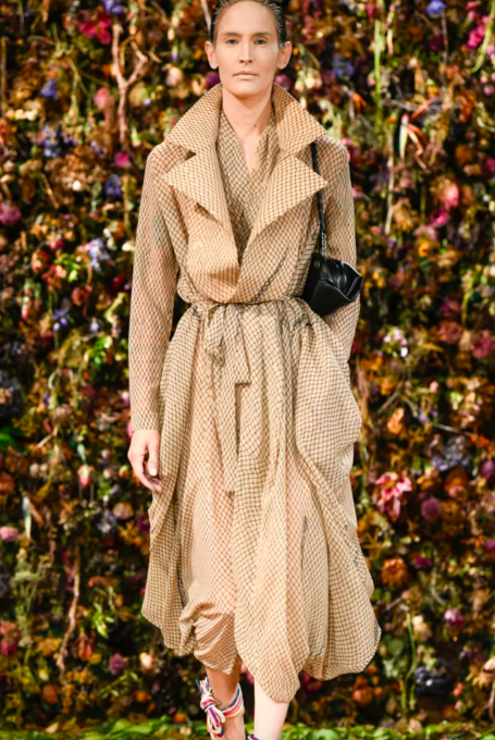 PARIS FASHION WEEK SPRING/SUMMER 2027 39 word image 137761 39