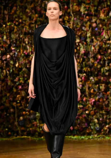 PARIS FASHION WEEK SPRING/SUMMER 2027 40 word image 137761 40