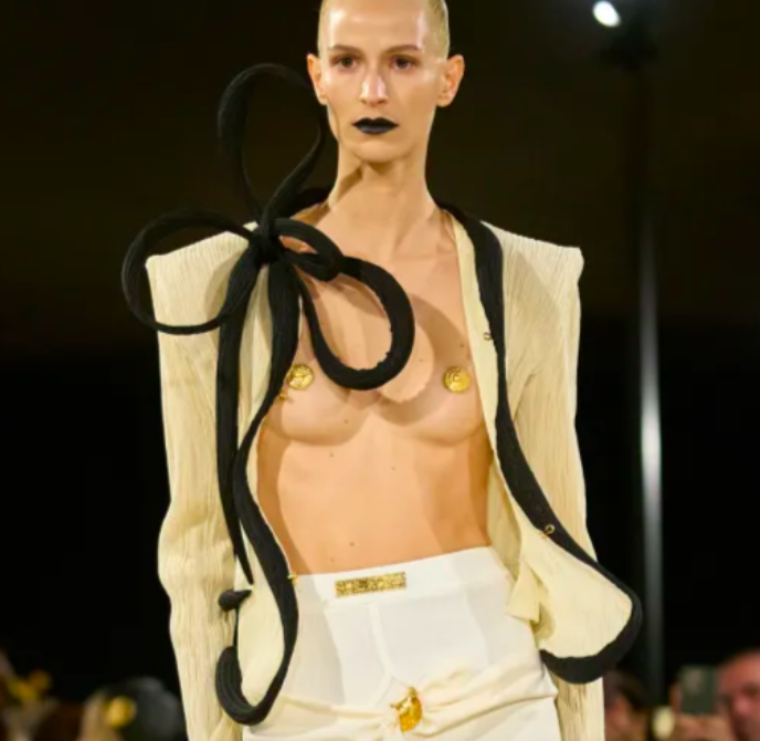 PARIS FASHION WEEK SPRING/SUMMER 2027 44 word image 137761 44