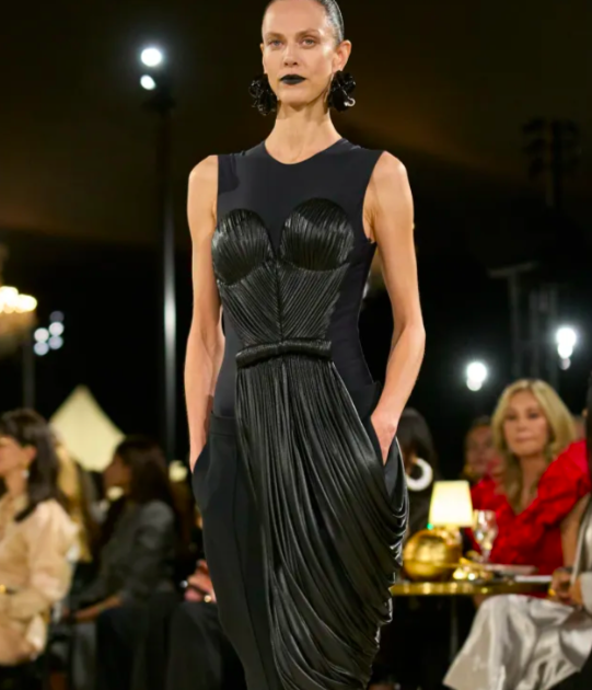 PARIS FASHION WEEK SPRING/SUMMER 2027 47 word image 137761 47