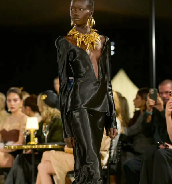 PARIS FASHION WEEK SPRING/SUMMER 2027 49 word image 137761 49