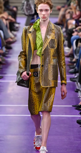 PARIS FASHION WEEK SPRING/SUMMER 2027 54 word image 137761 54