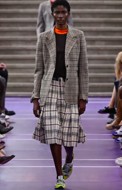 PARIS FASHION WEEK SPRING/SUMMER 2027 56 word image 137761 56